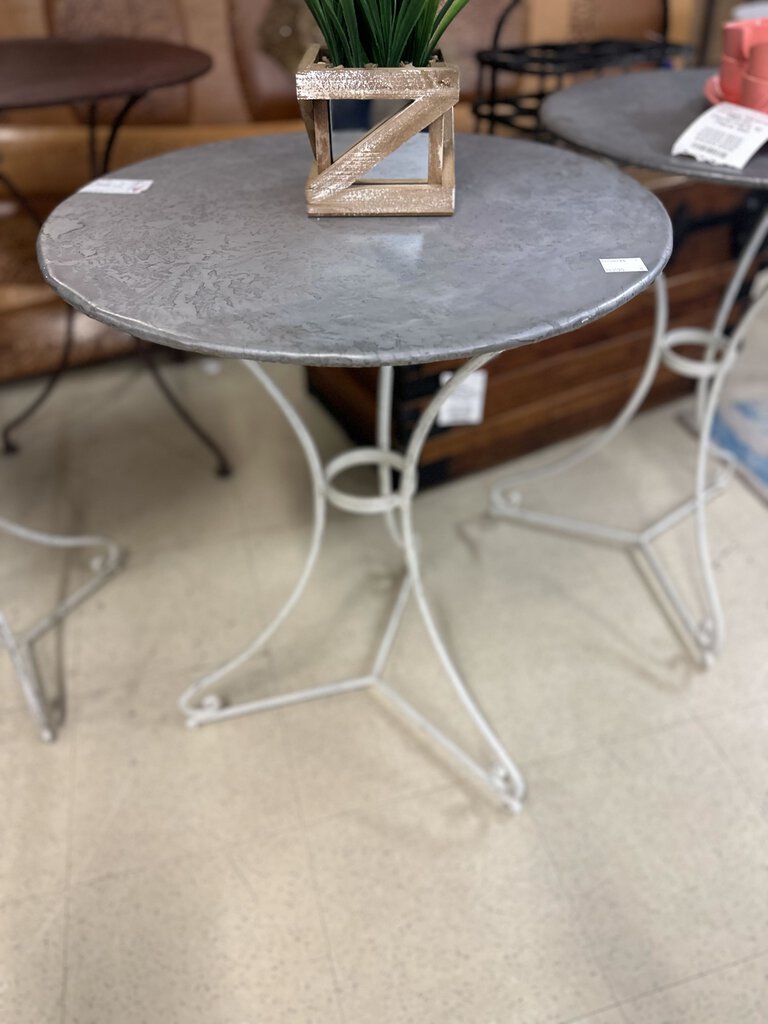22" Round French Bistro Table