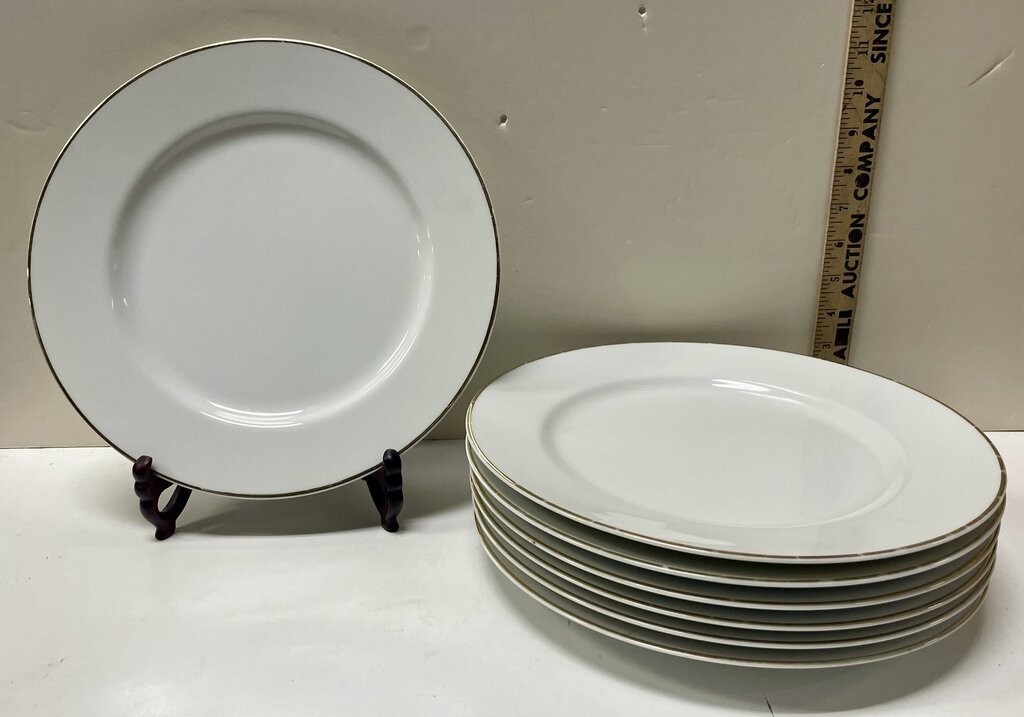 White Gold Trimmed Mixed Lot Dinner Service (31 Pieces)