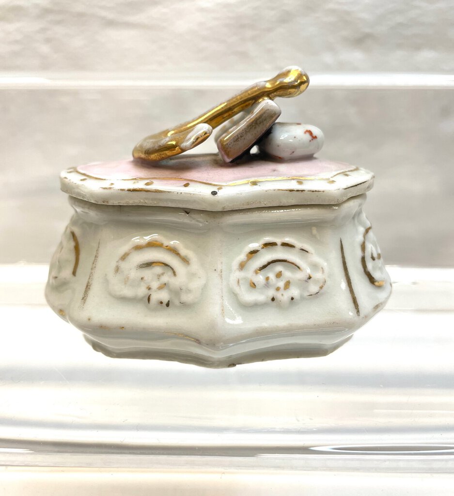 Vintage Victorian Fairing Trinket Box - Anchor