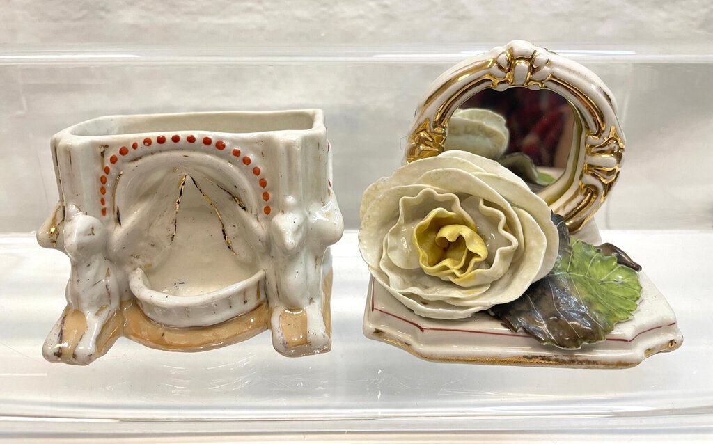 Vintage Victorian Fairing Trinket Box - White Rose on Mirrored Mantle