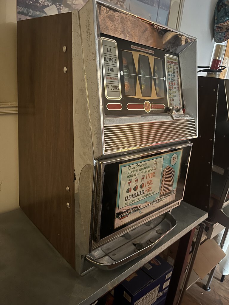 1965 Bally Sands Hotel 5 cents Slot Machine