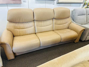 Stressless Leather Sofa MSRP $2800 MSRP $2800