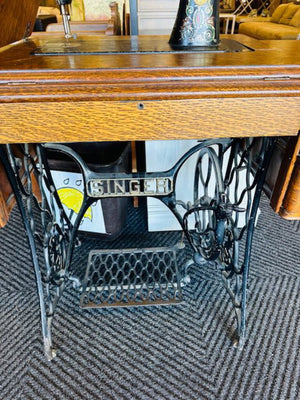 1910 Singer Sewing Machine ( G2047848 )