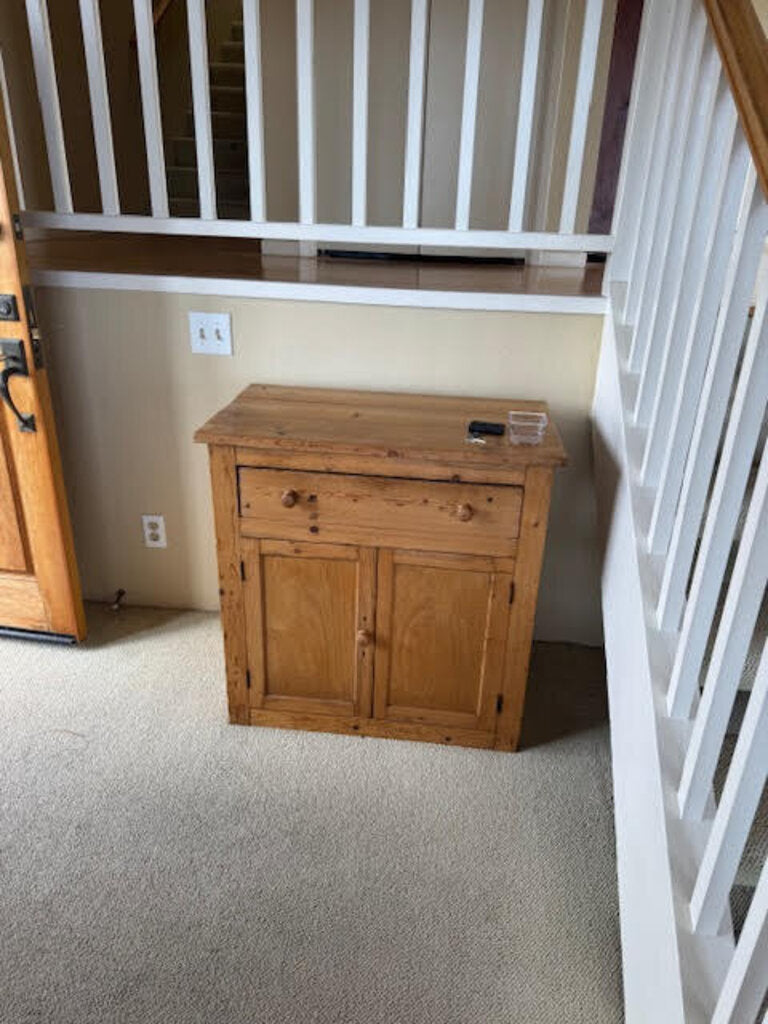 Maple Cupboard w/ Drawer18x32x32