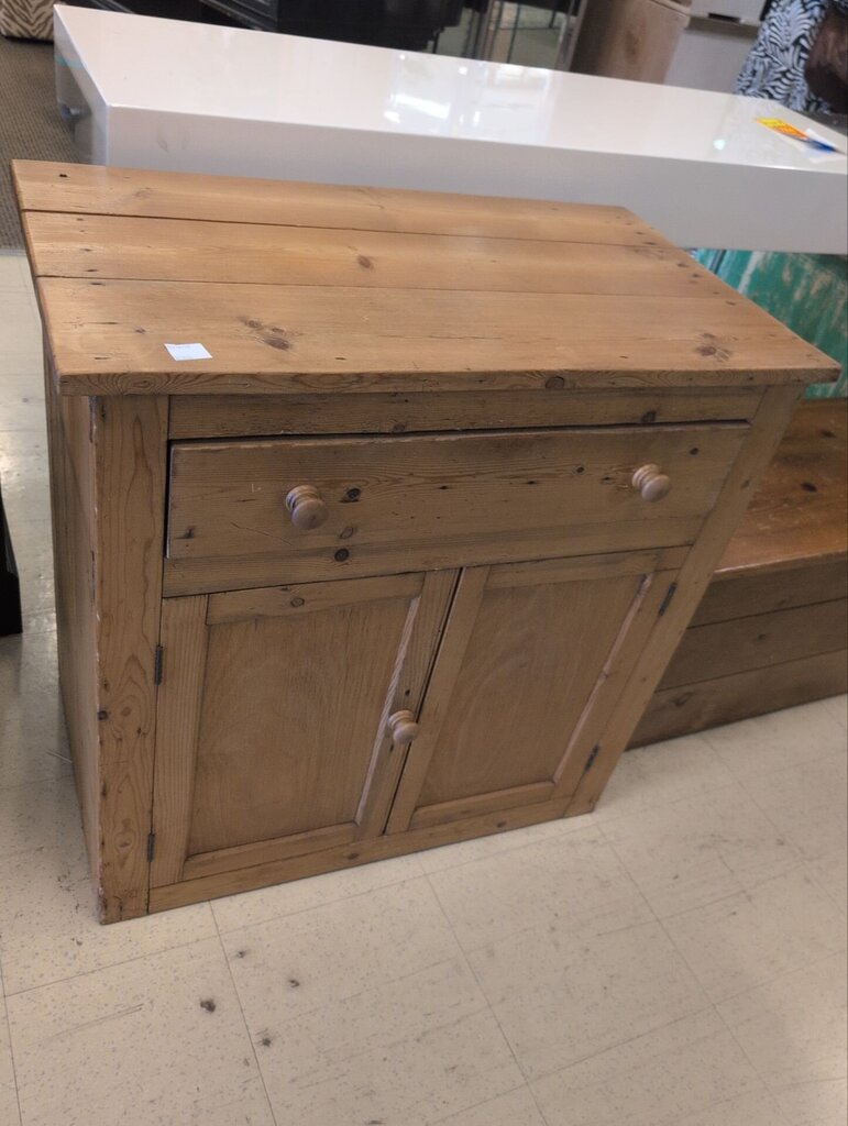 Maple Cupboard w/ Drawer18x32x32