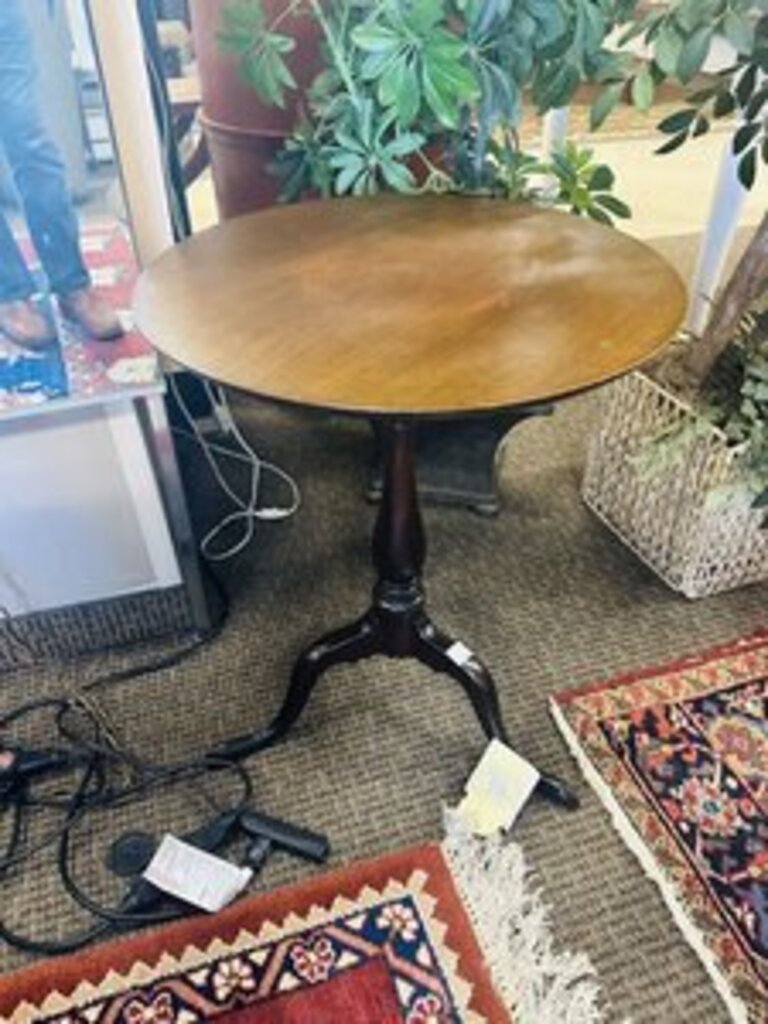 Georgian Tilt Top Side Table 20x26
