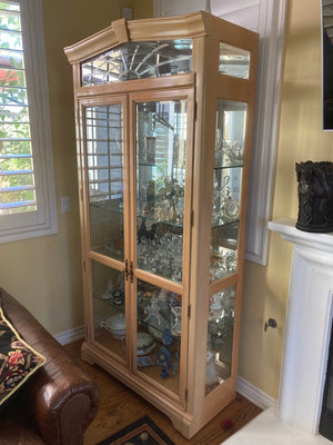 Bernhardt Curio Cabinet 39x16x80