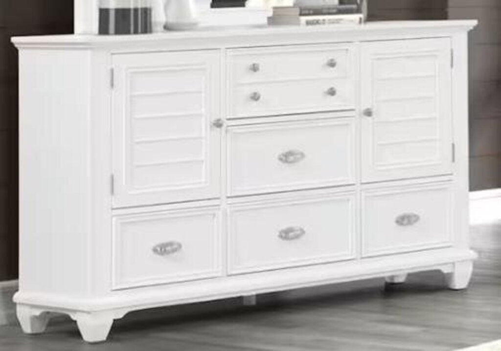 Jamestown 5 Drawer Dresser Orig $1150 ( 35.4 X 60.9 X 18 )
