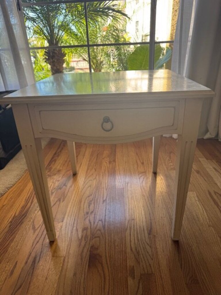 Ethan Allen Side Table 25x25x25