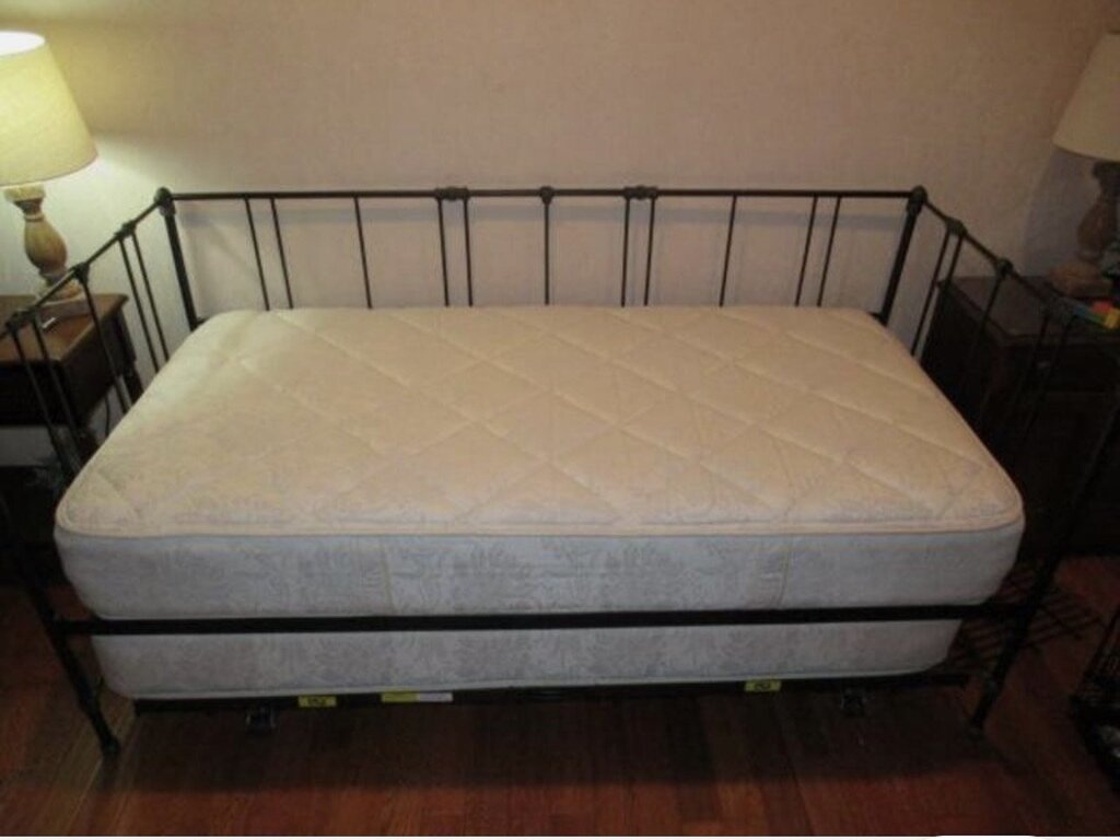 Twin Daybed with Trundle