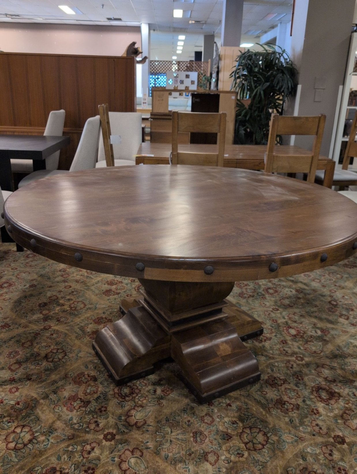 Round Pedestal Dining Table