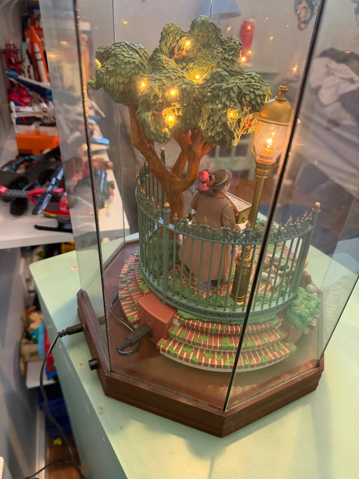 1989 Enesco Pa-pa Papa Jano Deluxe Illuminated Action Musical Display