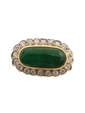 Ring 18k Yellow Gold w/ Oval Jade & Surrounding Diamonds