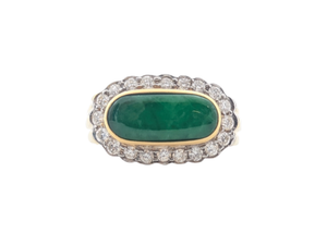 Ring 18k Yellow Gold w/ Oval Jade & Surrounding Diamonds