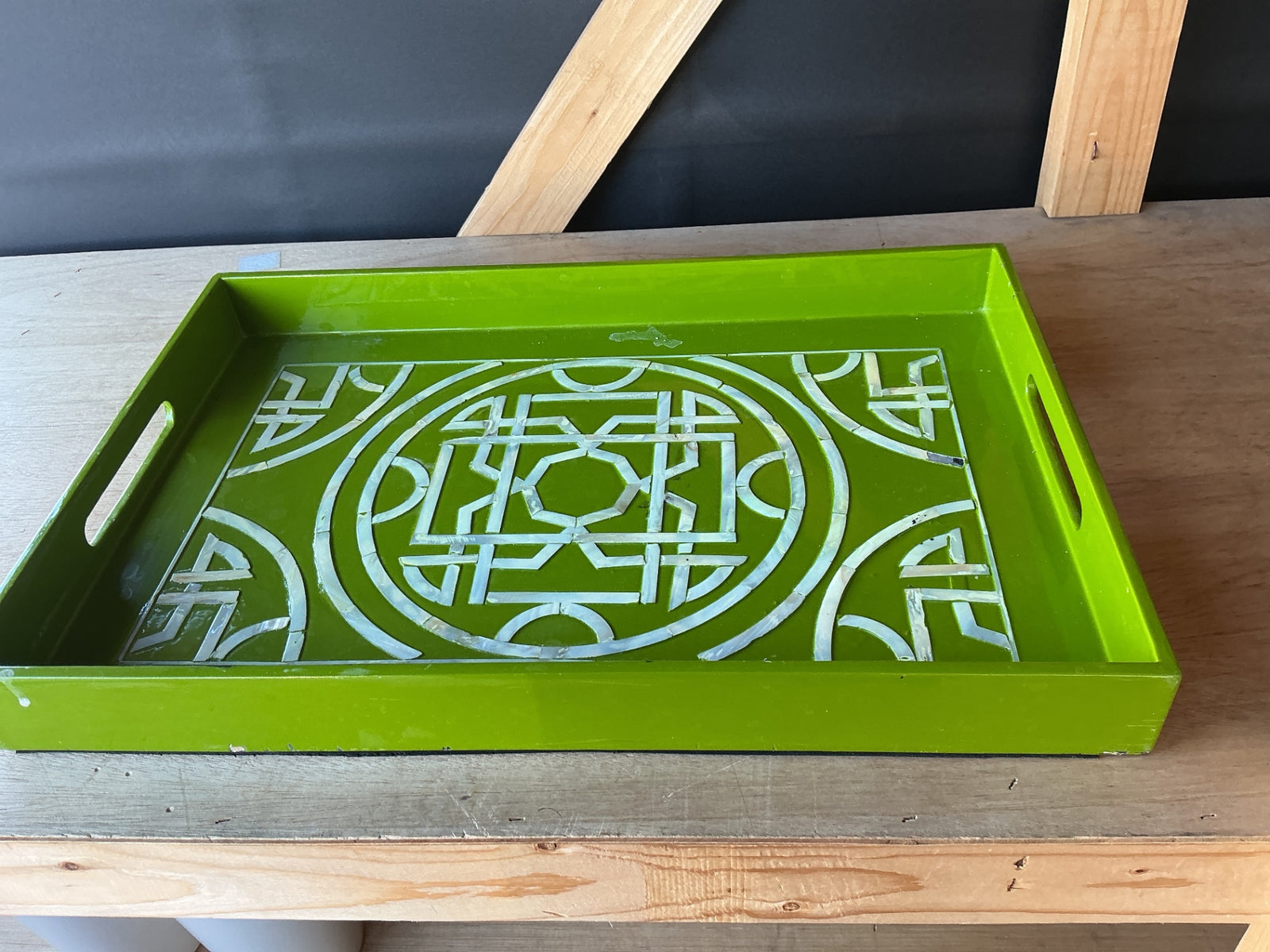 Green tray with mother of pearl