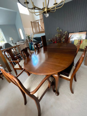 Dining Set ( table + 2 leaves+ 4 reg chairs + 2 captain chairs)