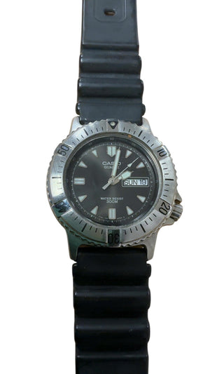 Casio Diver Water Resistant Watch 30 Bar MD-900 *Spanish/English Date* Japanese Made