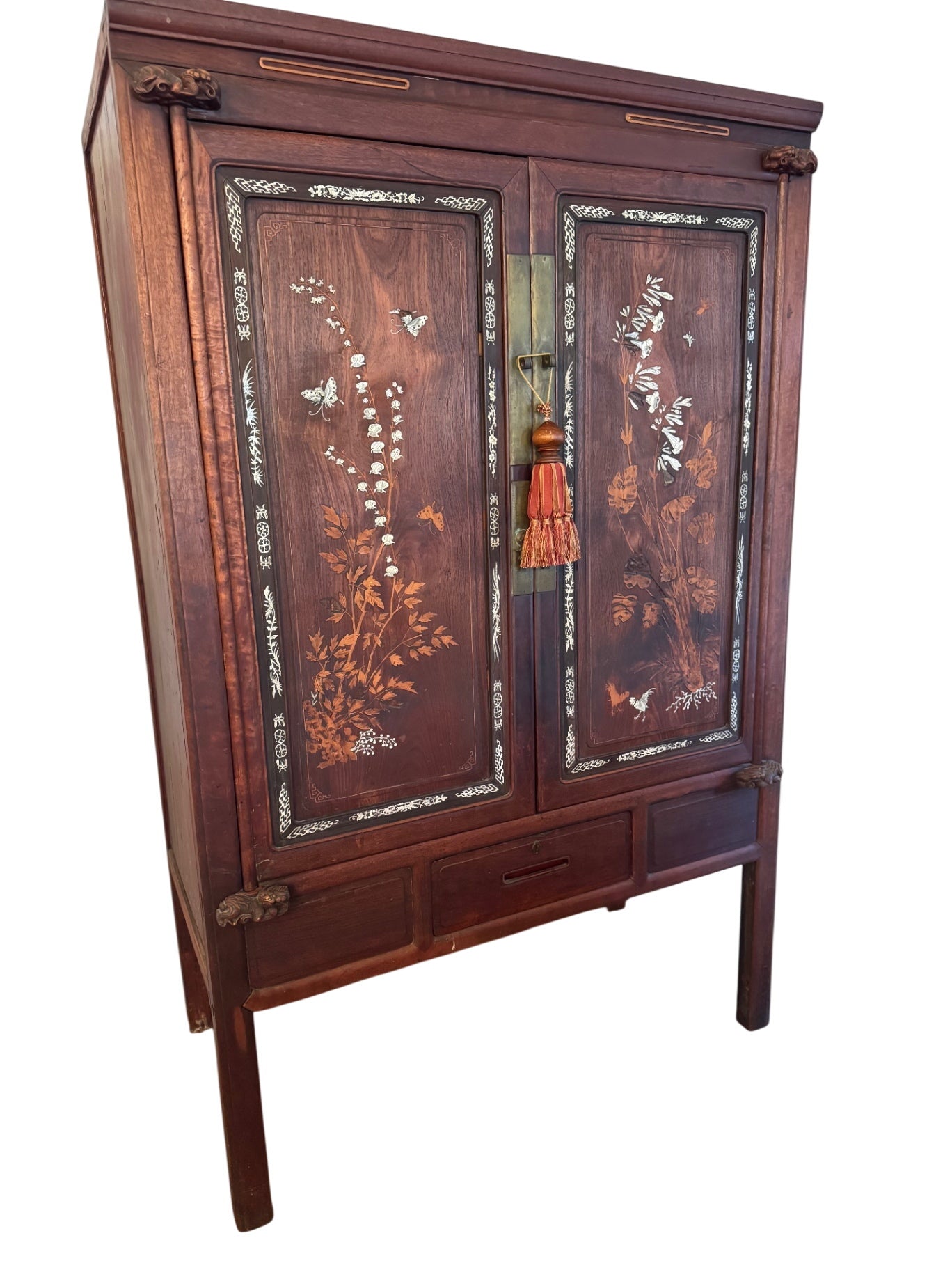 Chinese Cabinet with Ornate Inset Décoré
