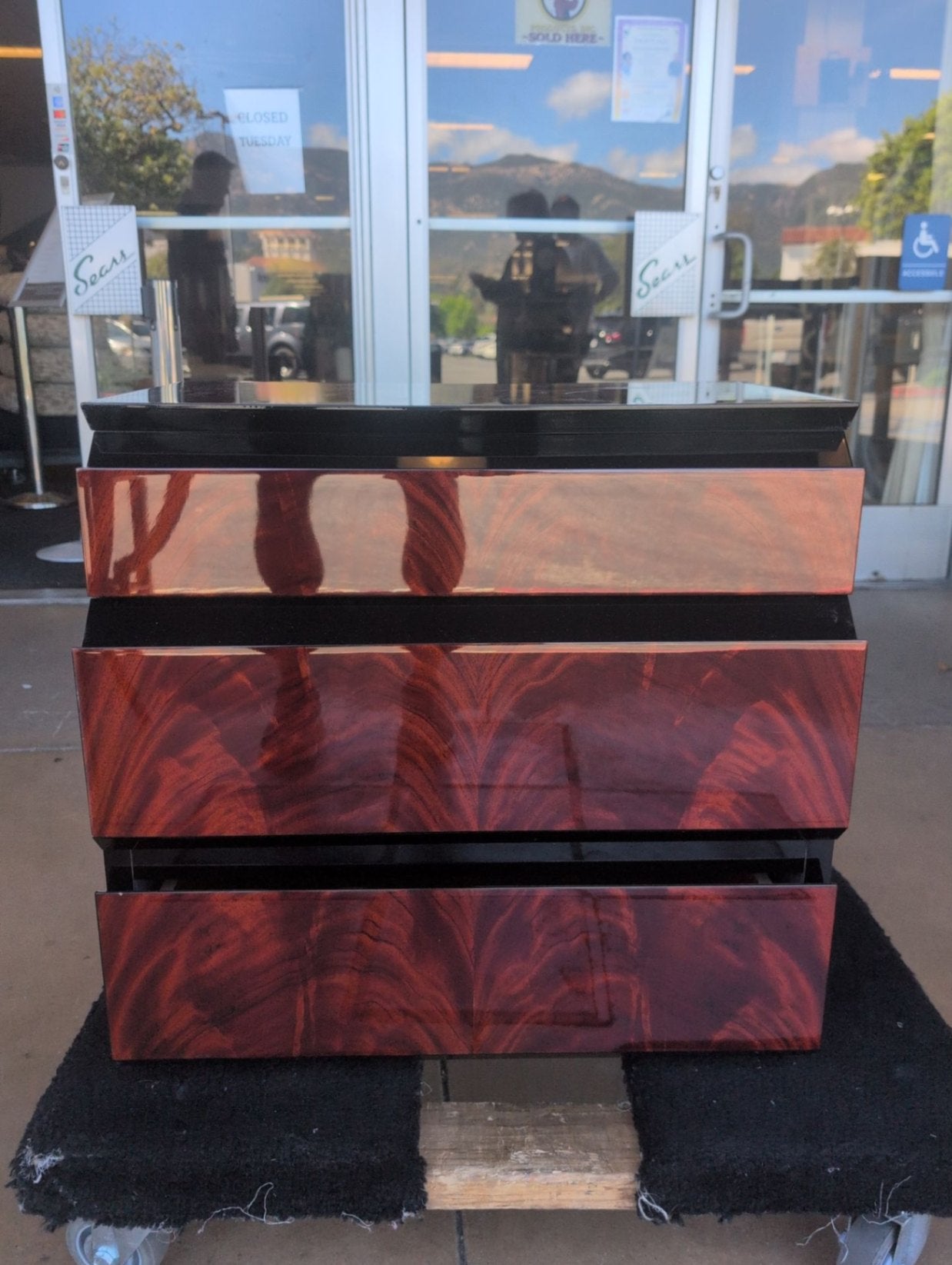 Giorgio Gloss Nightstand