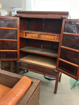 Chinese Cabinet with Ornate Inset Décoré