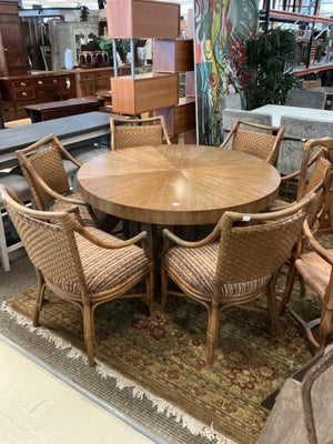 Extending Round Dining Table+ 2 leaves + 6 Chairs