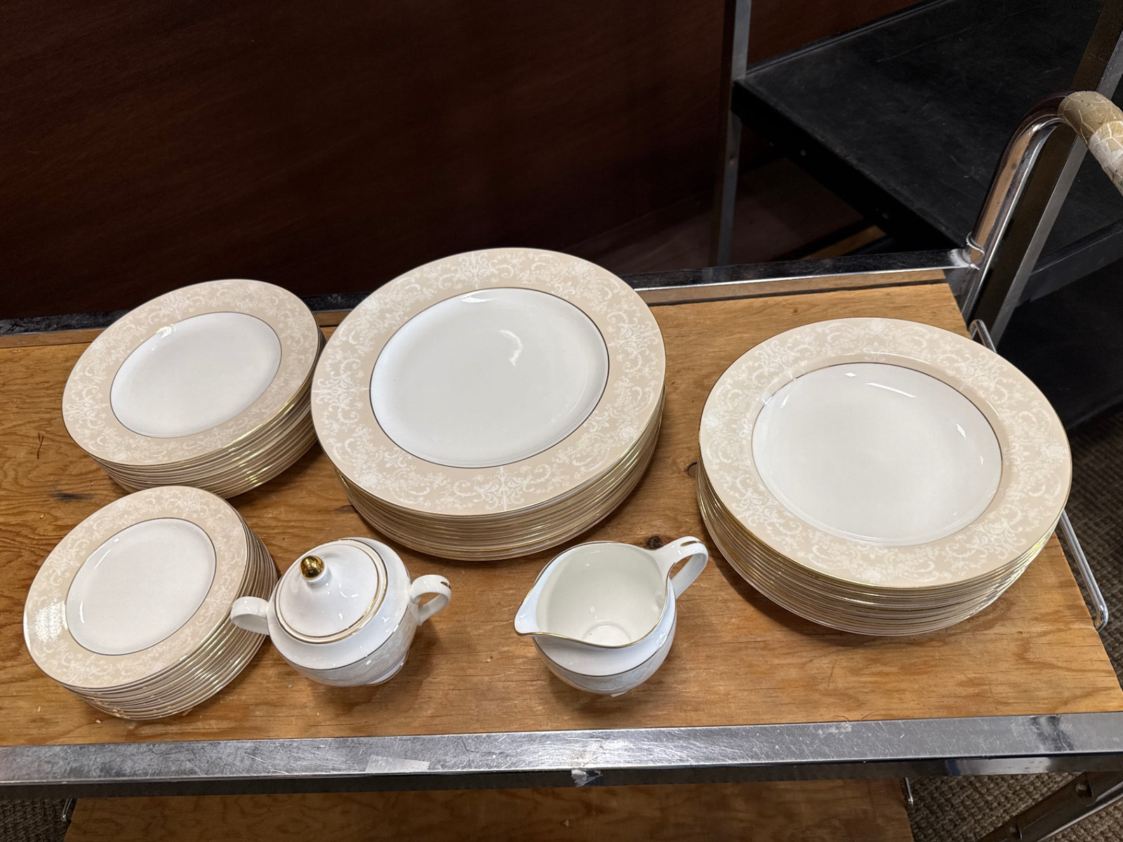 Meredith Wedgewood by Ralph Lauren Bone China 12 Place Settings (51 pc)