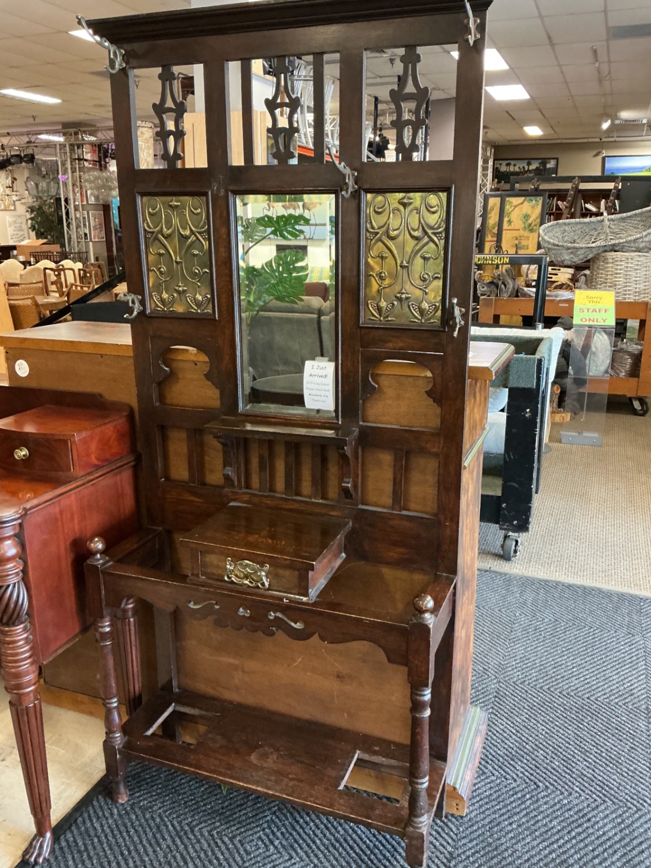 Edwardian or Victorian-era Arts and Crafts Oak Hall Tree