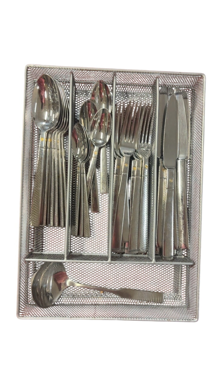Stainless steel flatware set