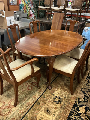 Dining Set ( table + 2 leaves+ 4 reg chairs + 2 captain chairs)