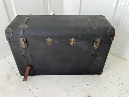 Antique  Model T Trunk  3x2x1.5’