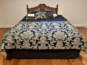 Comforter Bed Set 106x90 with Shams, Pillows, Skirt