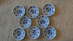 Set of 8 porcelain saucers 