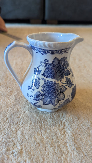 1 porcelain creamer
