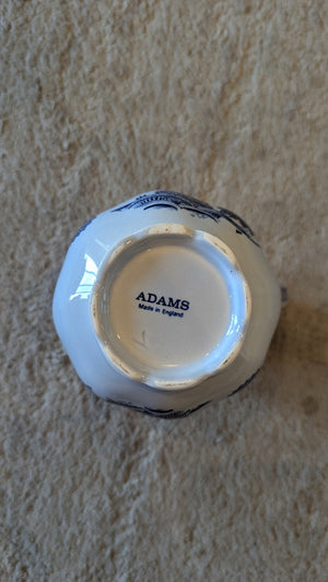 1 porcelain creamer