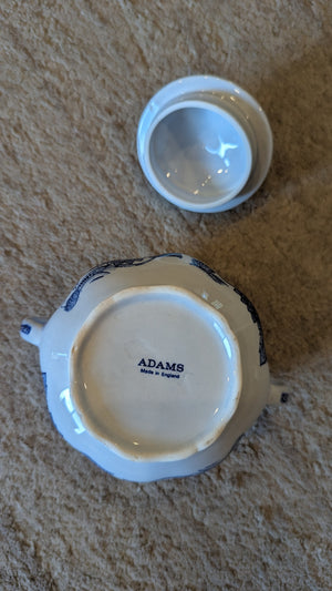 1 porcelain sugar bowl and lid