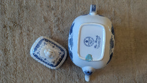 1 porcelain  teapot with strainer 