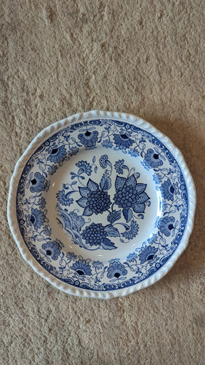 Set of 9 porcelain dishes