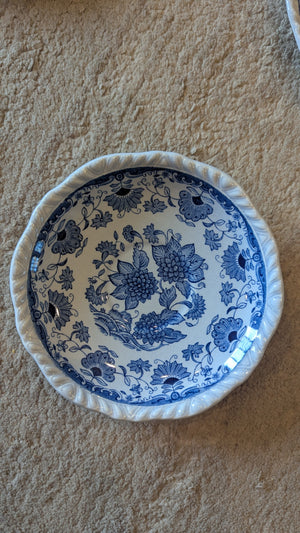 Set of 8 porcelain saucers