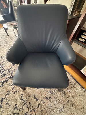 Stressless set of 4 navy leather chairs