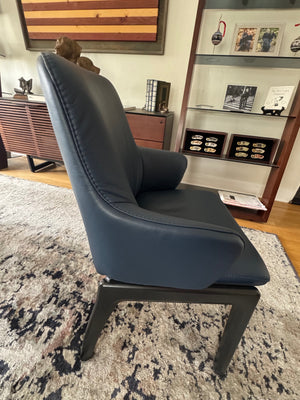 Stressless set of 4 navy leather chairs