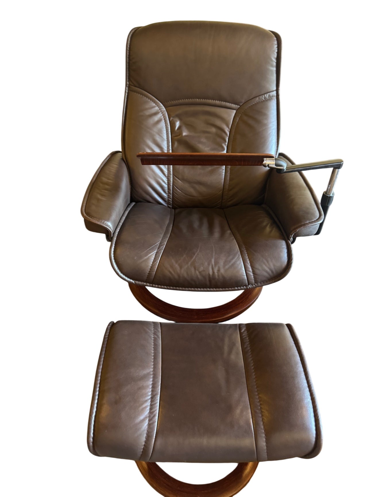 Ekornes Stressless recliner features a signature swivel base and a matching ottoman