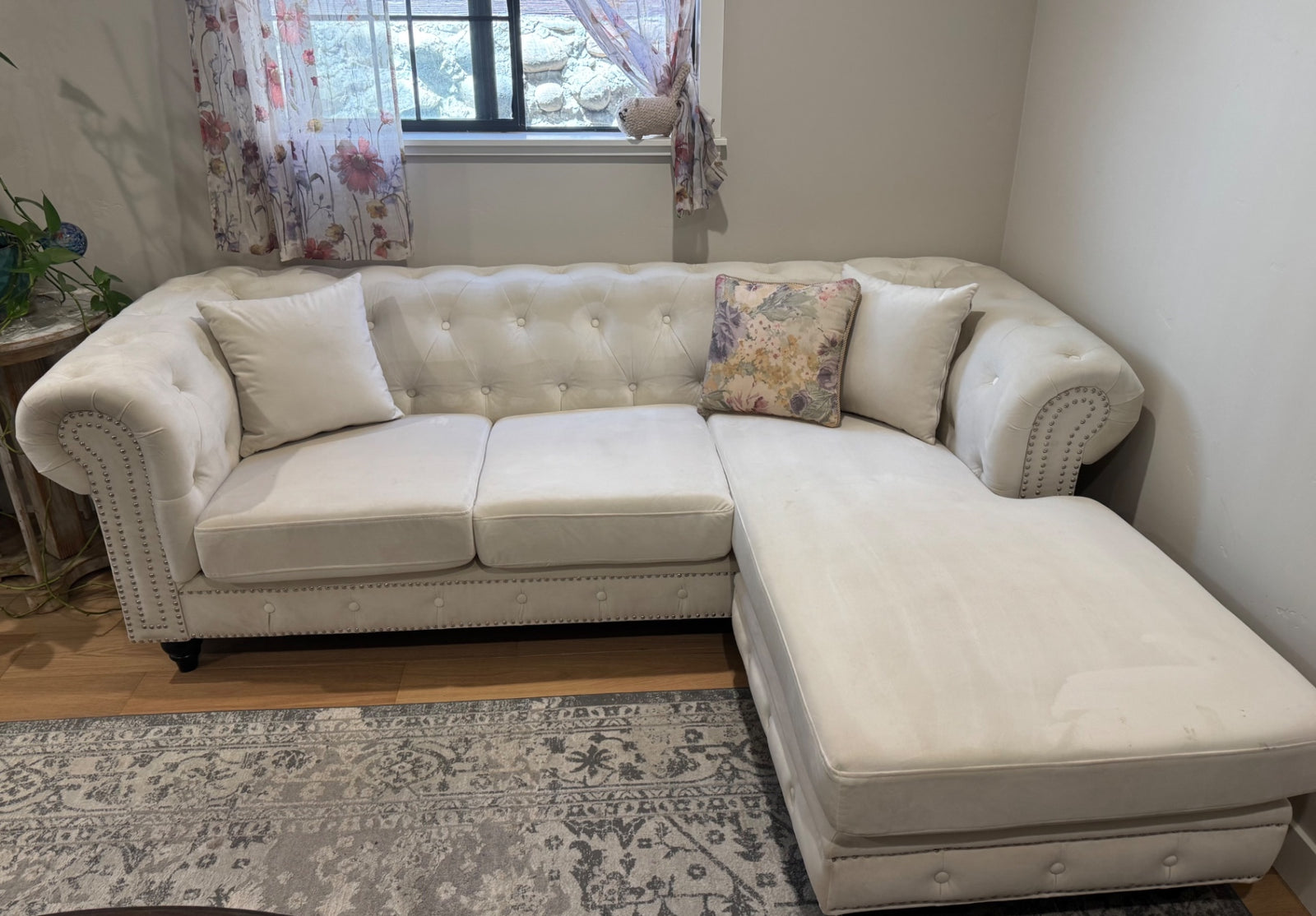 Cream Velvet Sectional Sofa (93x65”)
