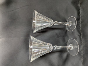 Novecento decanter, crystal goblets, and wine glasses