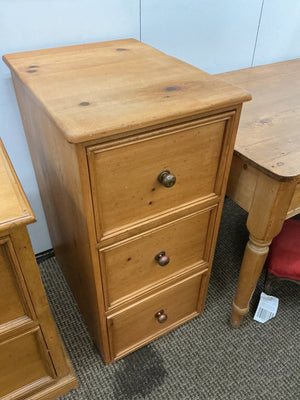 Pine 3 Drawer Filing Cabinet (18x25x37)