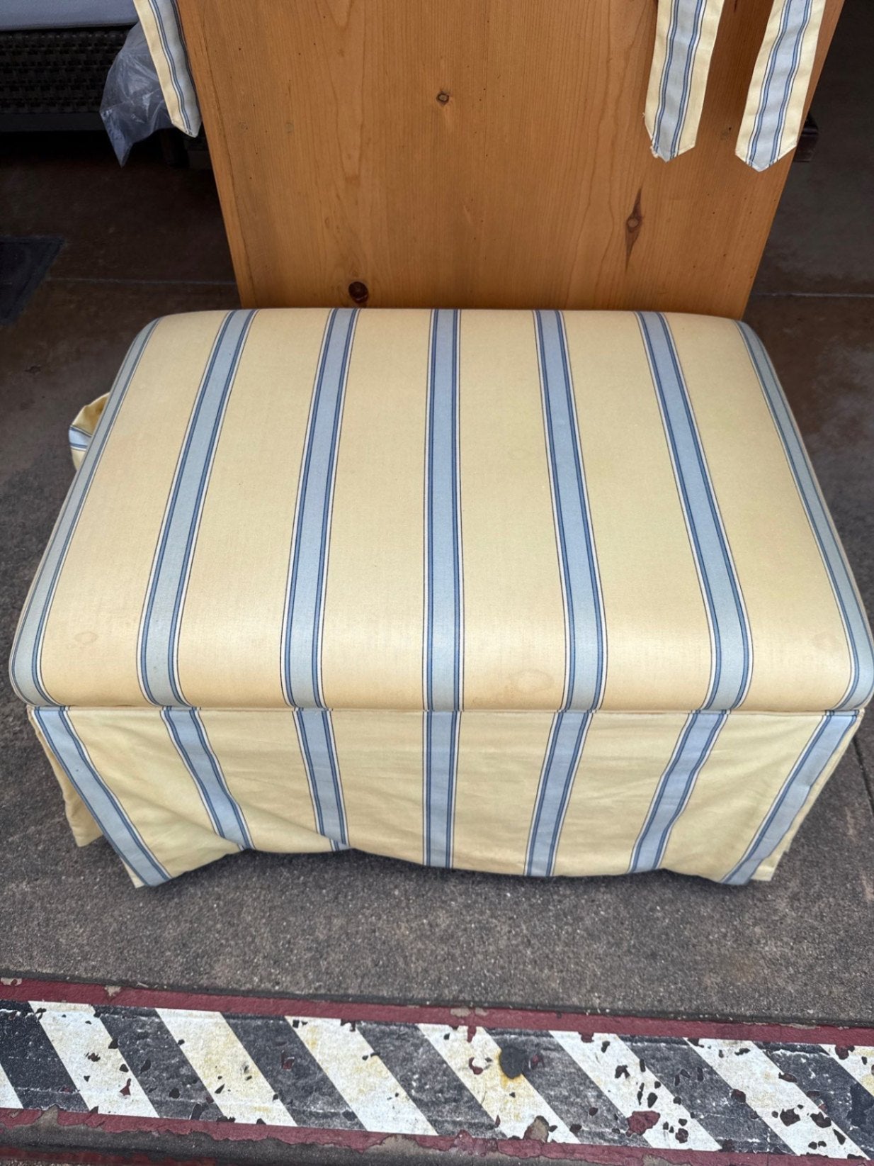 Ottoman With Extra Pillow