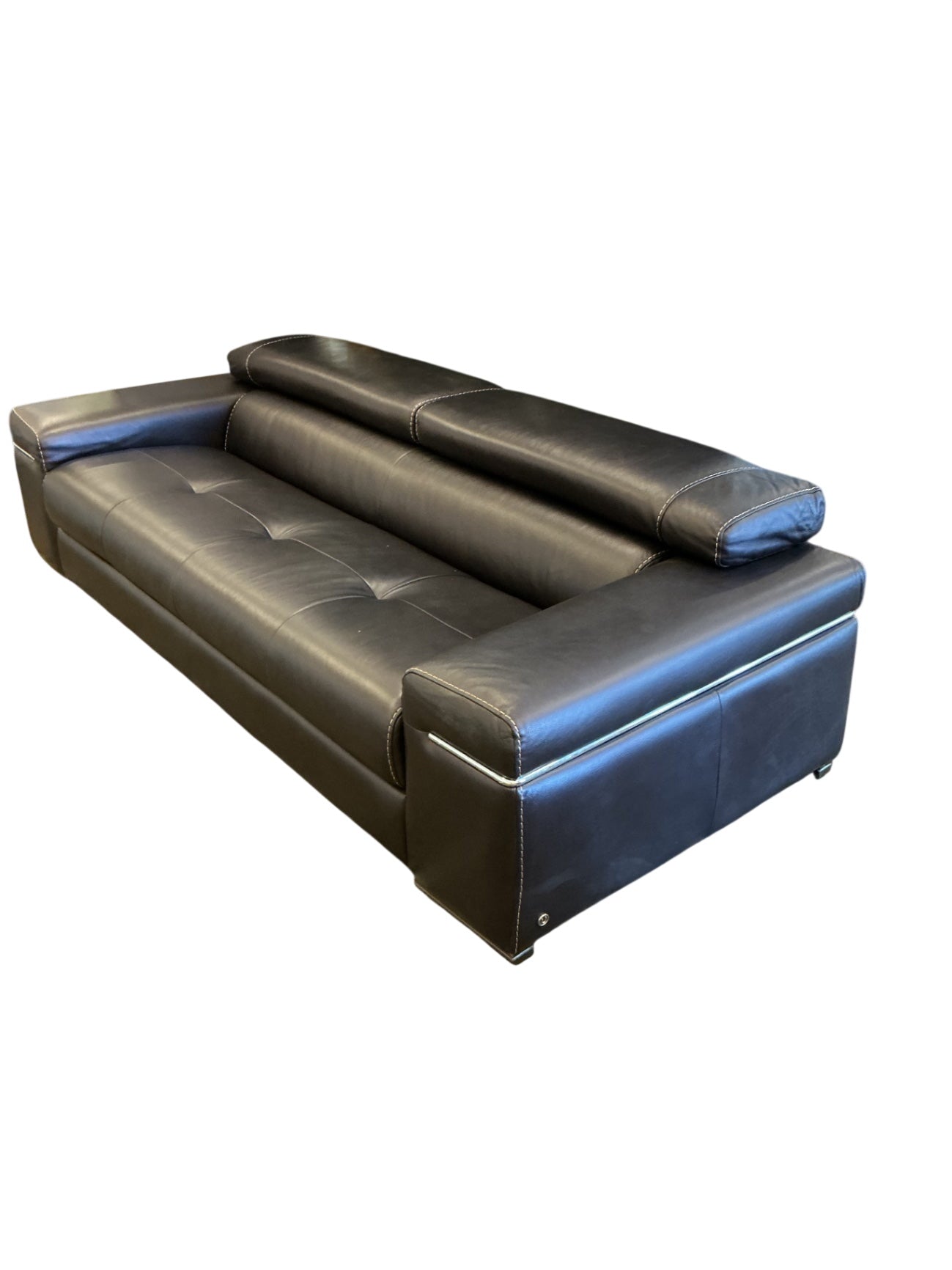 Natuzzi Italia Avana Contemporary Leather Sofa prices 95" W.