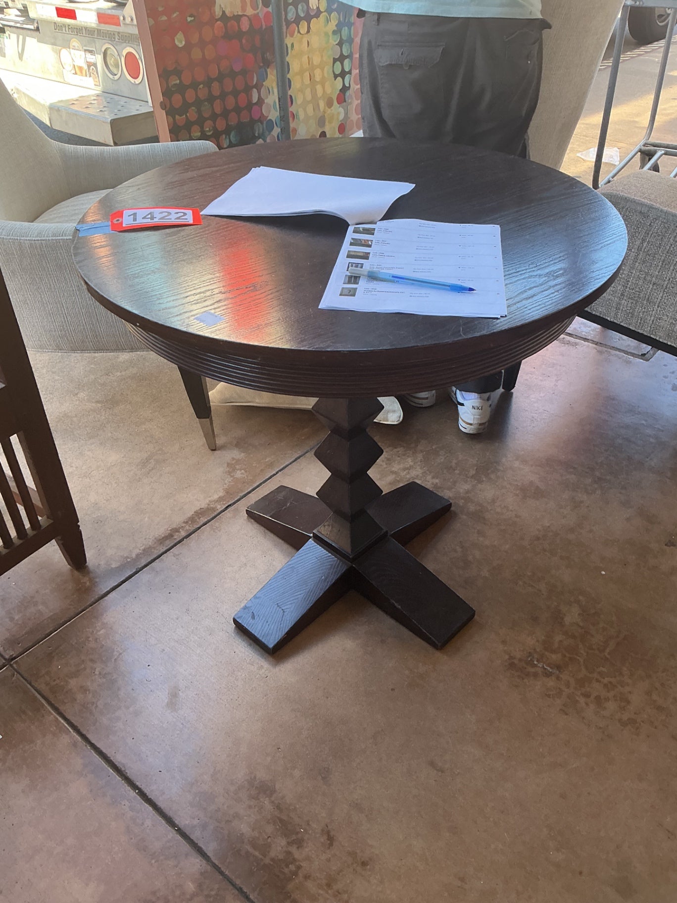 28-Lane Furniture Round Pedestal Side Table  ( 32" x 30")