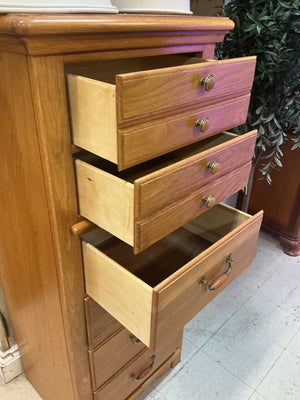 Lexington Oak Lingerie Chest 17x22x37