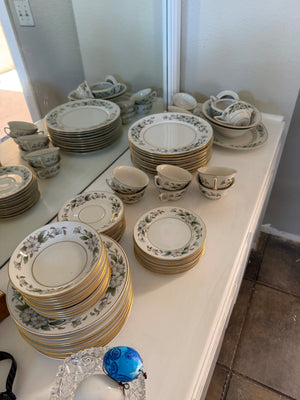 Governor’s Mansion Vogue Ceramic Industries “Arlington” Dinnerware Set Service for 10 (38 Pieces)