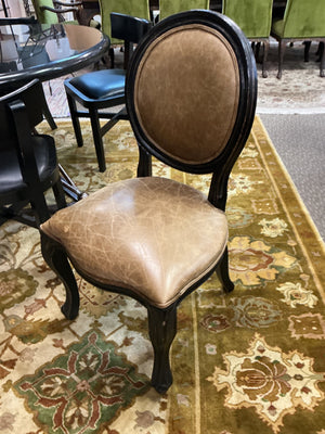 Arhaus Luca Déjeuner Dining Table +4  Leather Chairs